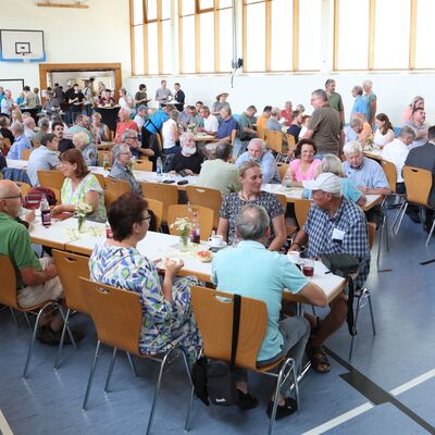 Bei einem Imbiss hatten die Teilnehmer Gelegenheit f�r den fachlichen Austausch.