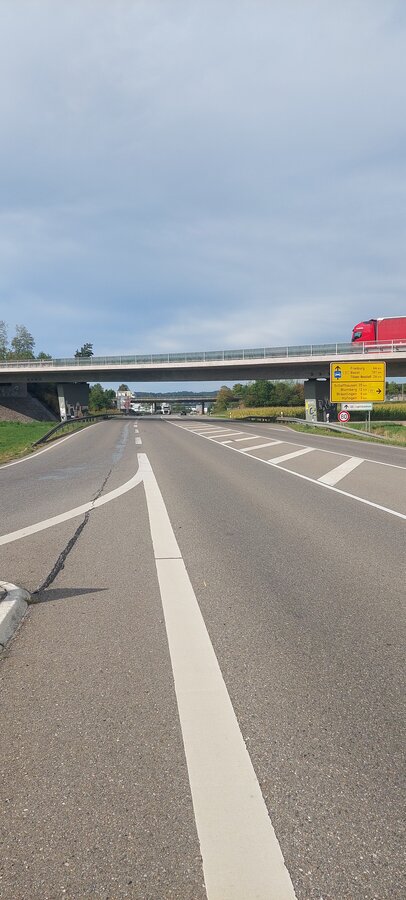 Fahrbahnsanierung auf der B 31 bei H�fingen zwischen Abfahrt West und Abfahrt Wasserturm