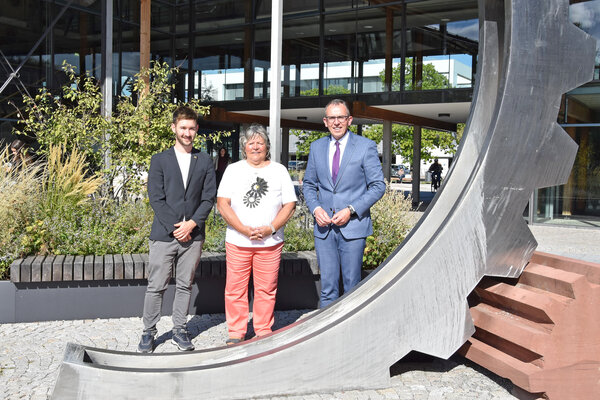 Landrat Sven Hinterseh tauschte sich mit den beiden Landtagsabgeordneten Martina Braun und Jens Metzger zu aktuellen Themen der Kommunal- und Landespolitik aus.