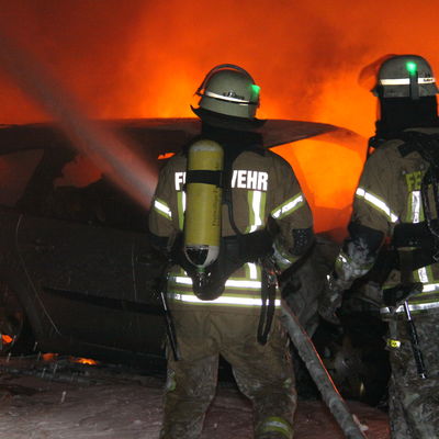 Lscharbeiten bei einem Tiefgaragenbrand