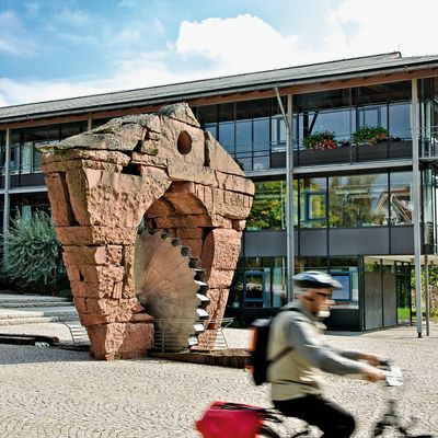 Radfahrer vor dem Landratsamt