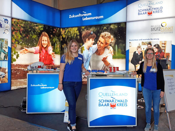 Sdwest Messe:  Reger Betrieb am Messestand des Landratsamtes bei Alter & Technik und Pflegesttzpunkt