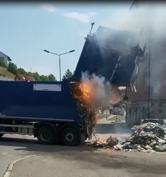 Brennende Ladung des Müllfahrzeugs in Vöhrenbach