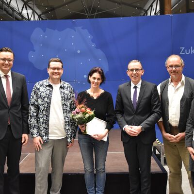 Den ersten Preis beim Kulturpreis Schwarzwald-Baar 2022 in der Kategorie Theater / Schauspiel / Kleinkunst mit 5.000 Euro erhielt Cheyenne Christmann aus St. Georgen. Sie wurde durch ihre Mutter Martina Christmann vertreten.