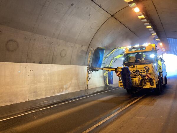 Wartungsarbeiten im Tunnel Dggingen 