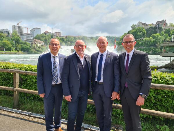 Landrat Sven Hinterseh begleitet Verkehrsminister Winfried Her-mann bei Delegationsreise in die Schweiz