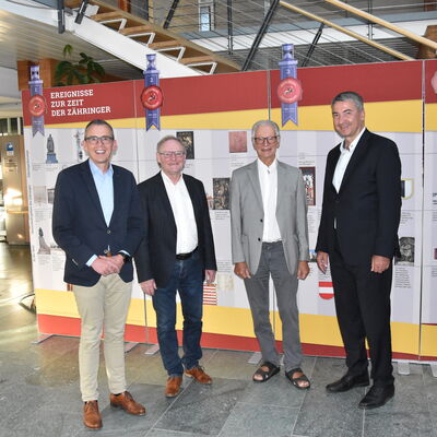 Gemeinsame Erffnung der Ausstellung: (v.l.) Landrat Sven Hinterseh, der Historiker Dr. Casimir Bumiller, Prof. Dr Rudolf Denk als Vertreter der Zhringer-Stdte und Brgermeister Detlev Bhrer, Villingen-Schwenningen.