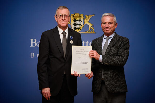 Manfred Pfeffinger erhält Bevölkerungsschutz-Ehrenzeichen 2023