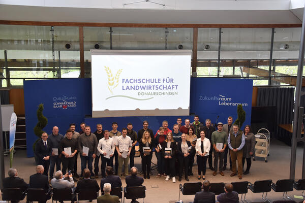 Bei der Abschlussfeier der Fachschule für Landwirtschaft Donaueschingen wurden im Landratsamt in VS-Villingen zahlreiche Absolventen für ihre herausragenden Leistungen gewürdigt.
