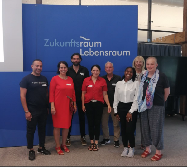 (v.l.) Mohamed Nagy (Integrationsmanager), Ilona Kelemen (Koordinierungsstelle Integrationsmanagement), Daniel Springmann (Leiter des Sachgebiets Sondergesetzliche Sozialleistungen), die Integrationsmanager Sabine Mund, Henning Lehmann und Marie-Therese F