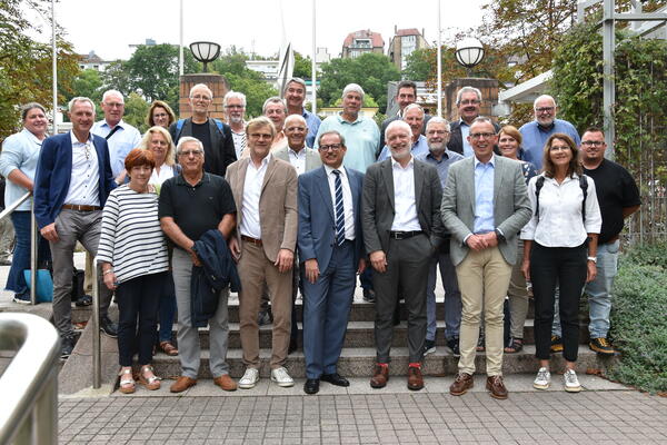 Die Kreisräte, die bis Juli dem Kreistag des Schwarzwald-Baar-Kreises angehörten waren auf Infofahrt in Stuttgart und besuchten dort das Staatministerium, das Ministerium für Umwelt, Klima und Energiewirtschaft sowie die Baustelle zum Bahnhofsbau zu Stutt
