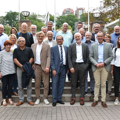 Die Kreisrte, die bis Juli dem Kreistag des Schwarzwald-Baar-Kreises angehrten waren auf Infofahrt in Stuttgart und besuchten dort das Staatministerium, das Ministerium fr Umwelt, Klima und Energiewirtschaft sowie die Baustelle zum Bahnhofsbau zu Stutt