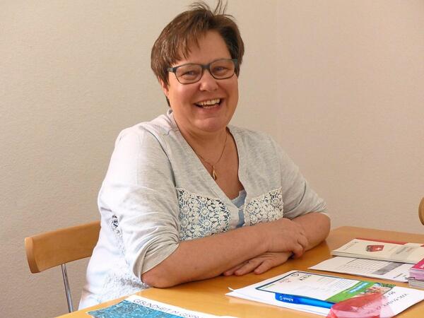 Kursleiterin Sabine Hummel gibt zahlreiche Tipps zum Umgang mit einer Demenzerkrankung.