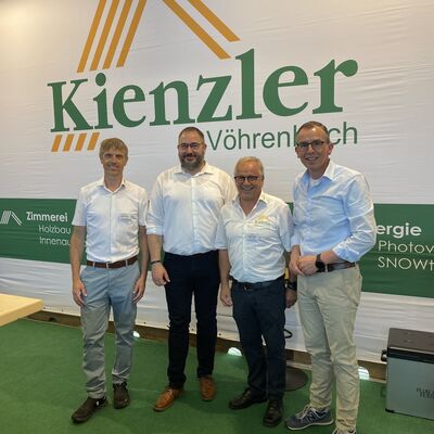 v.l. Benjamin Kienzler, Norbert Vedelek, Prsident des ungarischen Partnerkomitats Bcs-Kiskun, Manfred Kienzler und Landrat Sven Hinterseh.