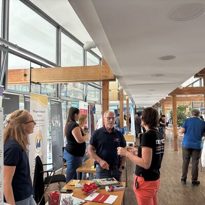 An Infostnden gab es von 15 Austellern wichtige Infos zu Demenz und Altern.