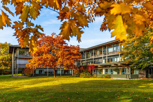 Landratsamt im Herbst