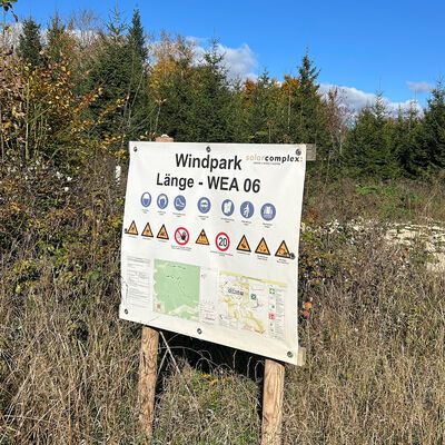 Auf dem Hhenzug Lnge auf Gemarkung der Gemeinden Hfingen und Donaueschingen realsiert die solarcomplex GmbH & Co KG - Windpark Lnge Windenergieanlagen, um klimafreundlichem Strom zu erzeugen.