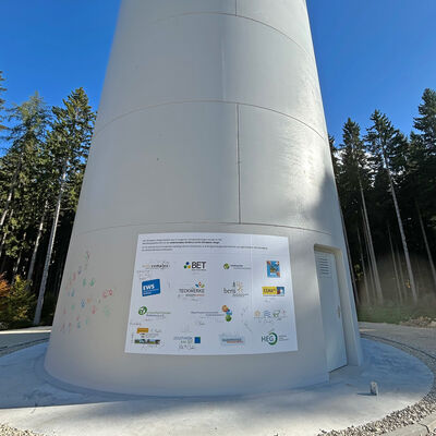 Auf dem Hhenzug Lnge auf Gemarkung der Gemeinden Hfingen und Donaueschingen realsiert die solarcomplex GmbH & Co KG - Windpark Lnge Windenergieanlagen, um klimafreundlichem Strom zu erzeugen.