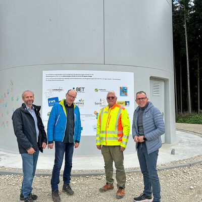 Auf dem Hhenzug Lnge auf Gemarkung der Gemeinden Hfingen und Donaueschingen realsiert die solarcomplex GmbH & Co KG - Windpark Lnge Windenergieanlagen, um klimafreundlichem Strom zu erzeugen.