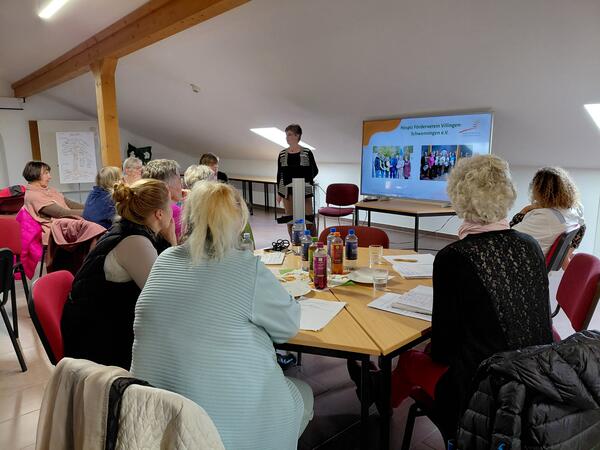 Sabine Gesekus vom Hospizfrderverein Villingen-Schwenningen informierte beim Netzwerktreffen der Nachbarschaftshilfen im Schwarzwald-Baar-Kreis ber den Qualifizierungskurs zum Ehrenamtlichen Hospizbegleiter in der Erwachsenen- und Familienbegleitung und gab interessante Einblicke in mgliche Arbeitsbereiche auch fr Helfer von Nachbarschaftshilfen.