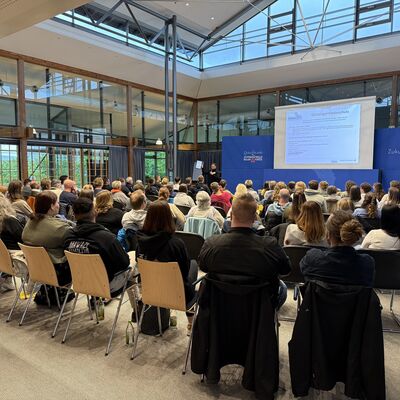 Am Montag, 18. Mai informieren die Stadtverwaltung Villingen-Schwenningen und das Landratsamt Schwarzwald-Baar-Kreis ab 18 Uhr Ehrenamtliche rund um das wichtige Thema Kinderschutz im Landratsamt in VS-Villingen. Holger Mungenast vom Kreisjugendamt und Cosima Tischler von der Stadtverwaltung Villingen-Schwenningen haben die Veranstaltung organisiert. � Landratsamt Schwarzwald-Baar-Kreis
